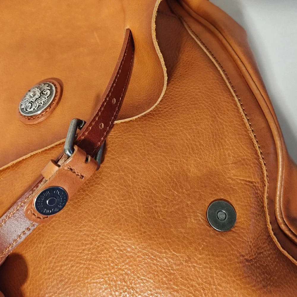 Old Trend Lawnwood Leather Backpack Large Ginger Tan Modern Vintage Rucksack